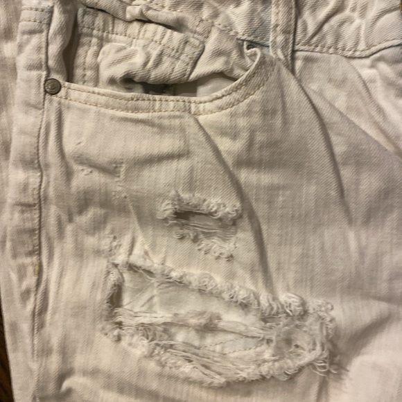 Altar’d States Distressed Complete White Washed Jeans size 26 fits an 8 - Picture 3 of 9
